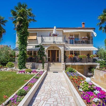 Garden View Apartment In Porec For 2 - 4 Persons Exterior foto