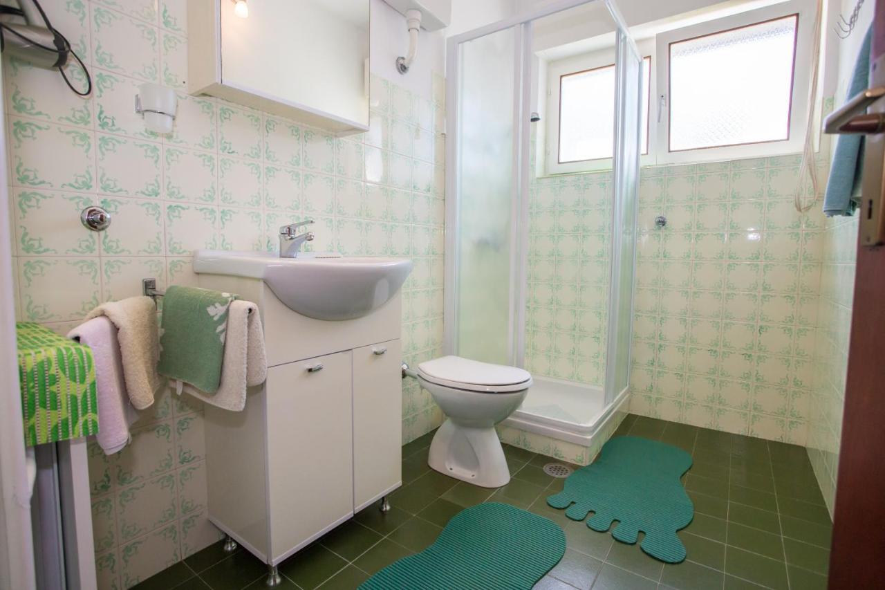 Garden View Apartment In Porec For 2 - 4 Persons Exterior foto