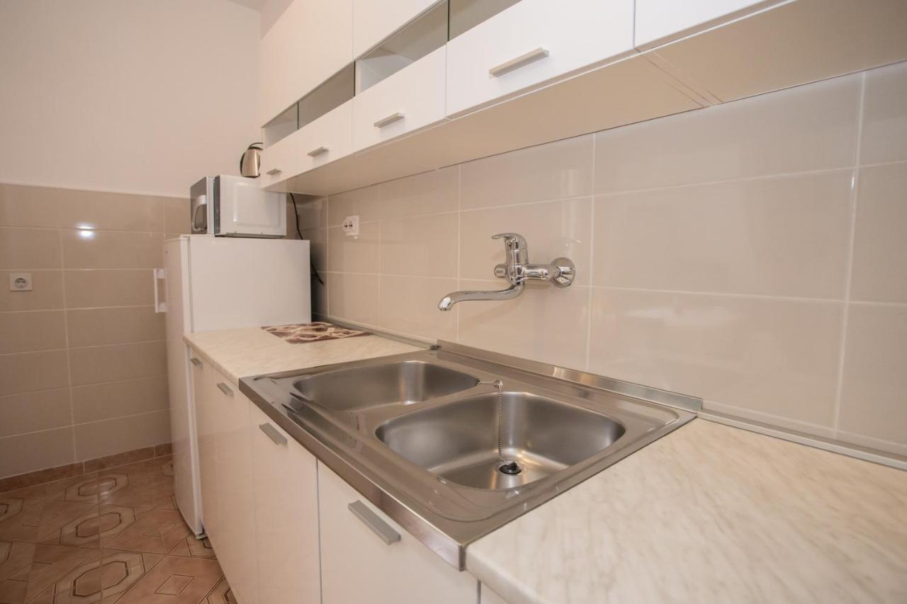 Garden View Apartment In Porec For 2 - 4 Persons Exterior foto