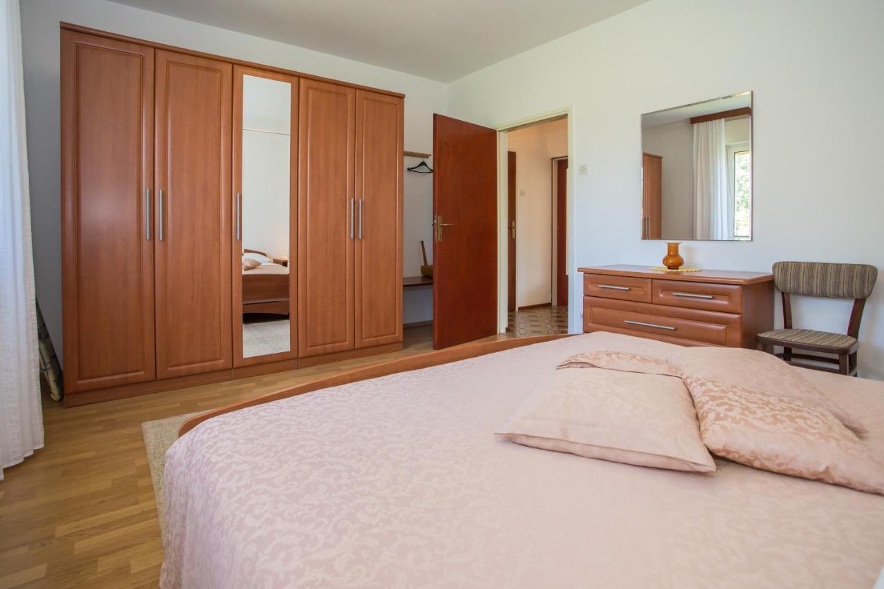 Garden View Apartment In Porec For 2 - 4 Persons Exterior foto